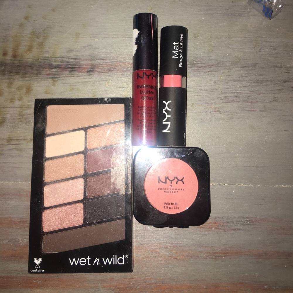 Makeup bundle